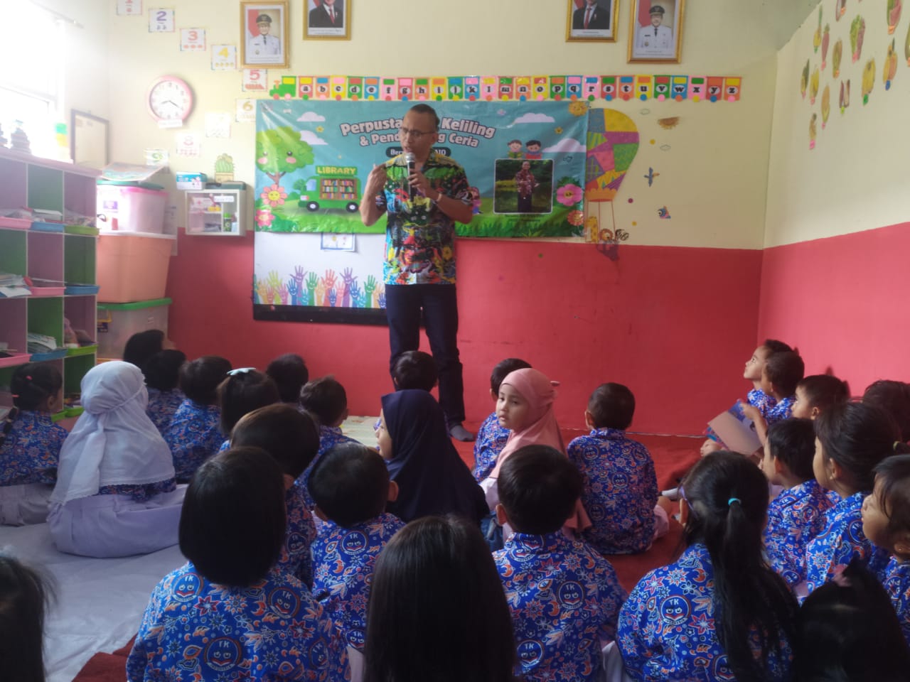 Wisata LiterAsyik Ke TK Negeri Duren Sawit 02